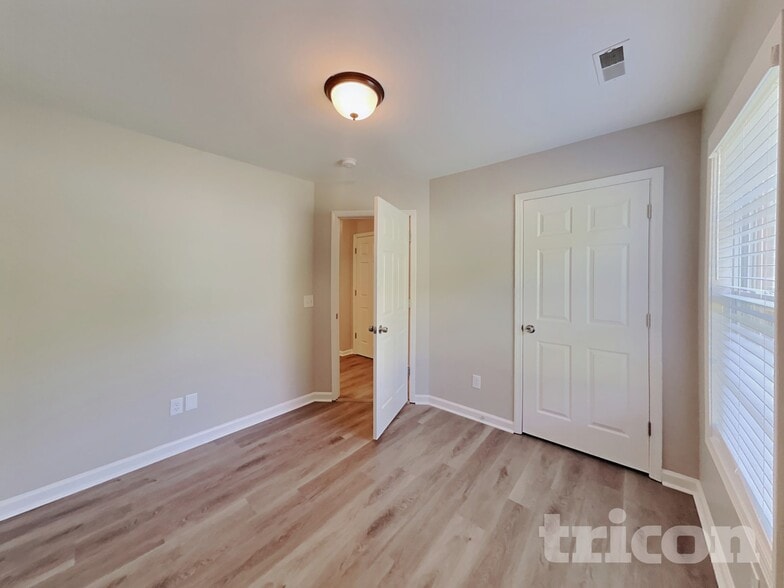 Building Photo - 101 Bentree Dr