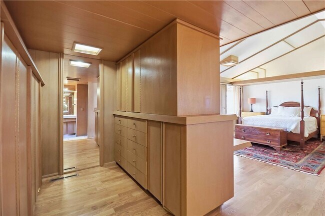 Building Photo - 951 Pembroke Rd