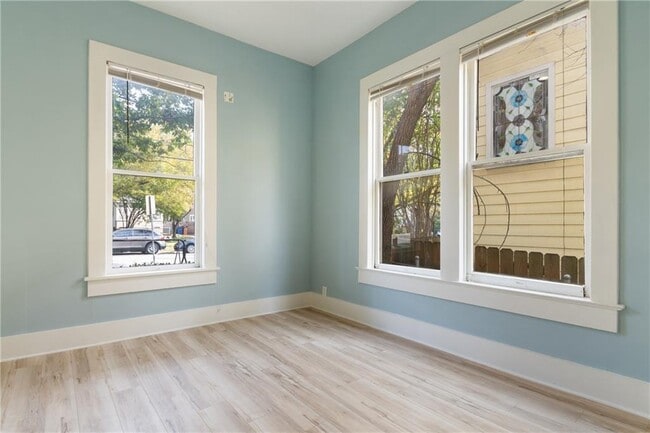 Building Photo - 3210 Hampton Rd