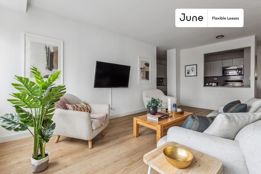 Building Photo - Charming ROOM at The Heritage House