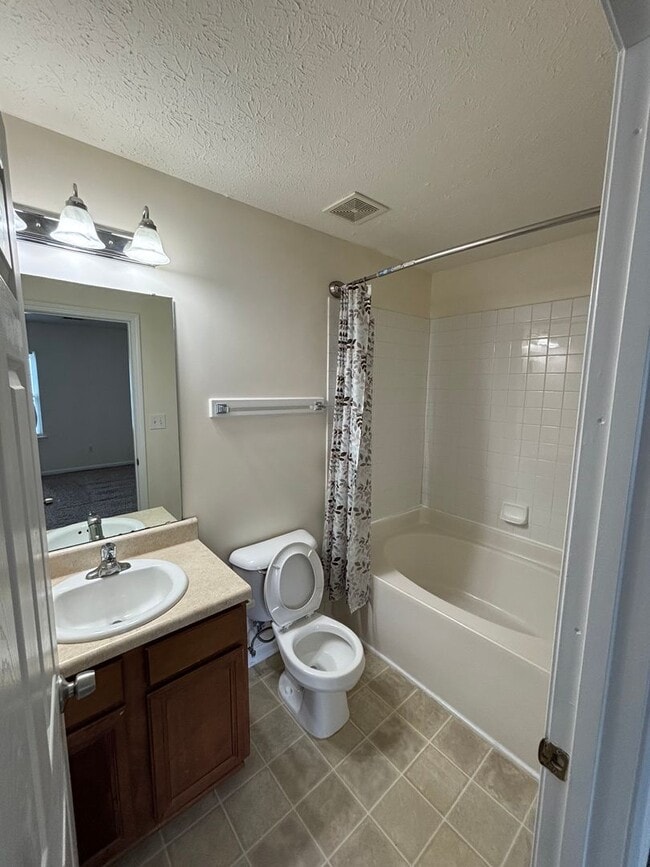 Building Photo - RENT SPECIAL!! Half off 1st months' rent i...