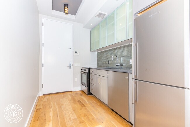 Building Photo - 185 Leonard St