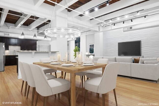 Building Photo - 312 N May St