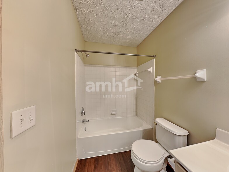 Building Photo - 5563 Crenton Dr