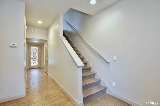 Building Photo - Beautiful 4/4.5 Home with 2 Car Garage in the Heart of Mills-Orlando!