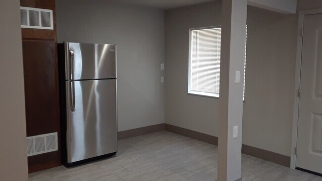 Building Photo - 516 Rimmer Ave