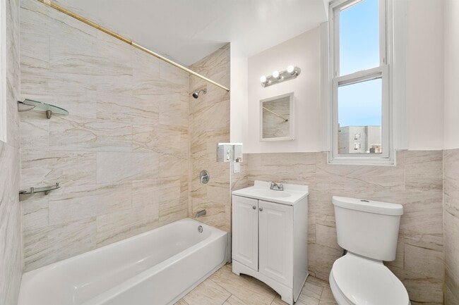 Building Photo - 704 Bergen Ave