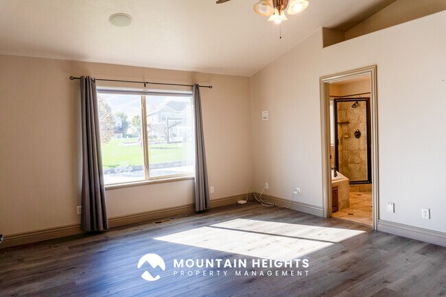 Building Photo - 4071 S Sandpiper Ln