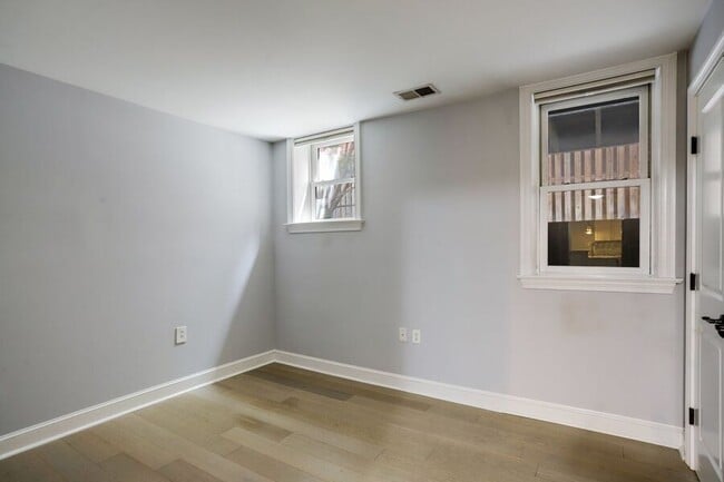 Building Photo - 1323 Clifton St NW