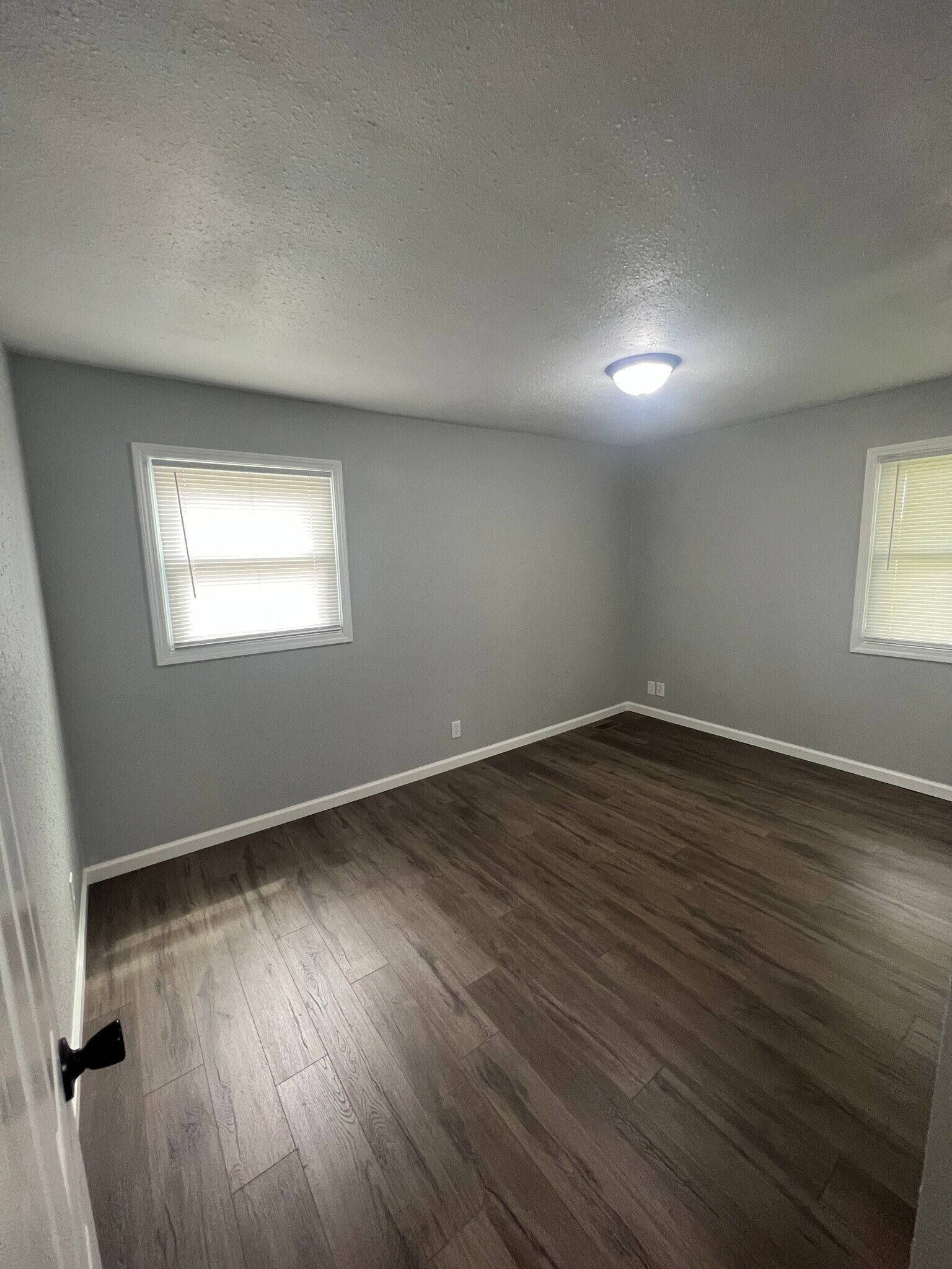 Bed 2 - 110 Watt Ave