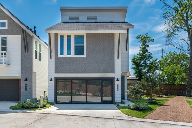 Building Photo - 7613 Victory Reserve St