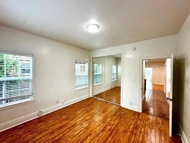 Building Photo - 1536 4th Ave