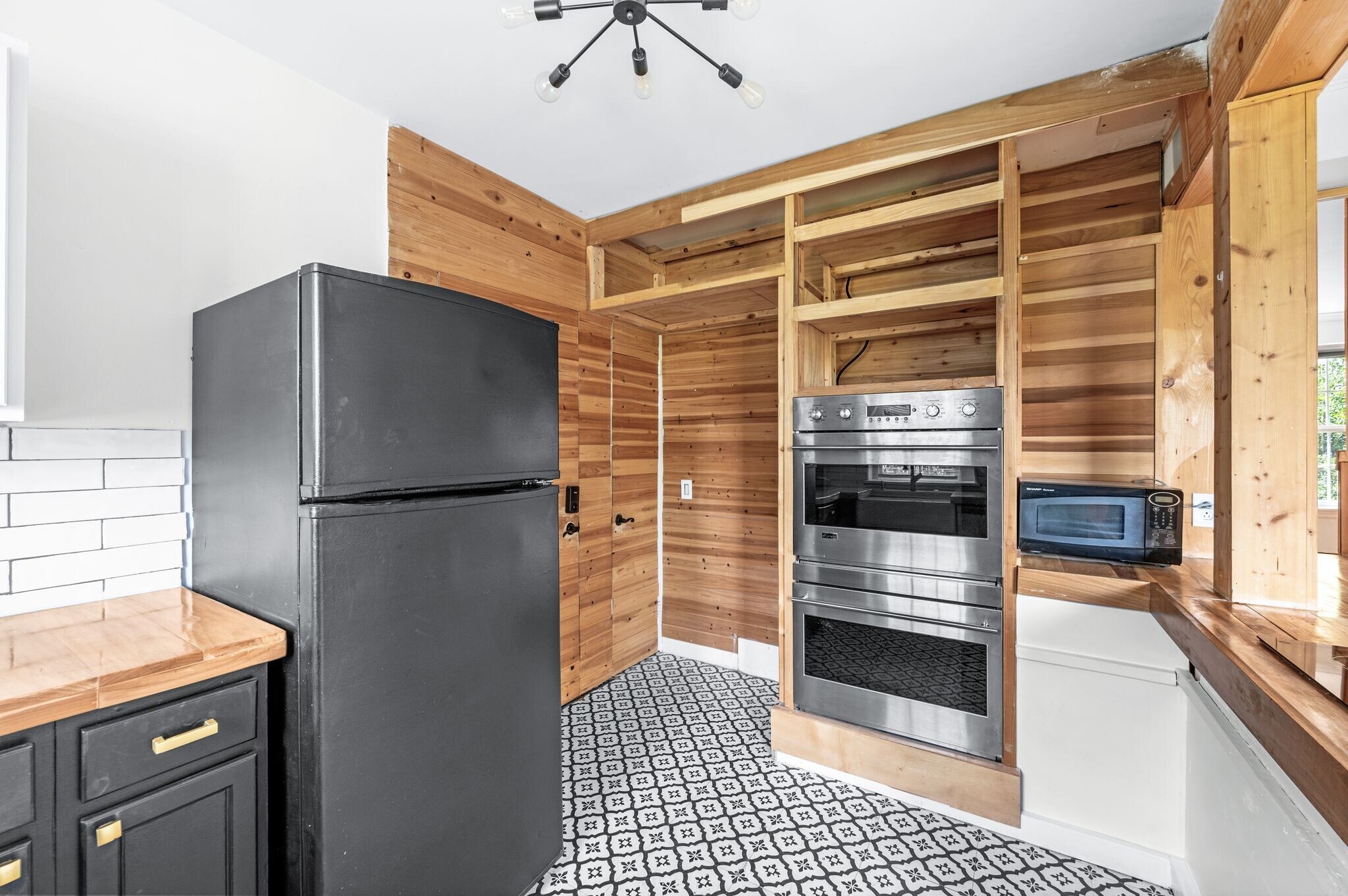 Kitchen - 1112 Clifton Ln