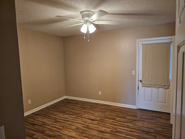 Building Photo - 56 Tulip Grove Cir