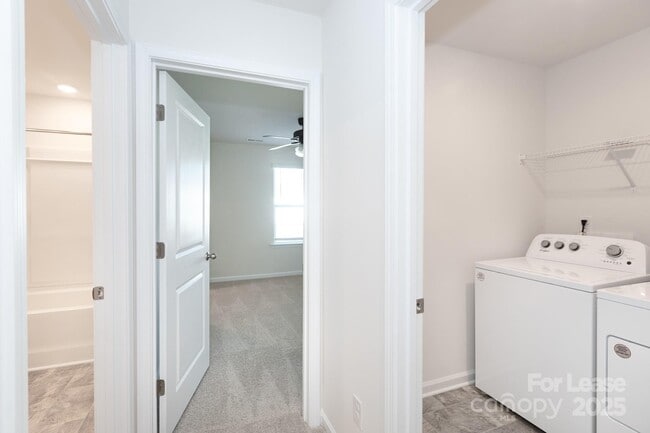 Building Photo - 2125 Allium Dr