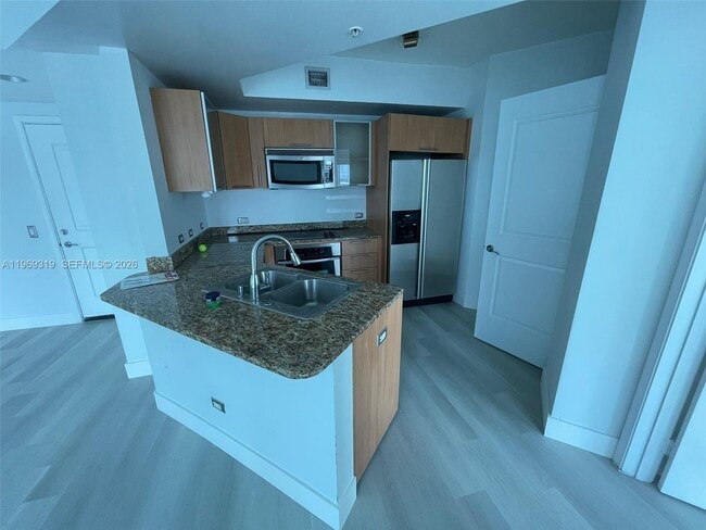 Building Photo - 480 NE 30th St