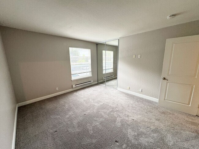 Building Photo - Great Shape Livermore Condo in Sonata Community with many Upgrades.