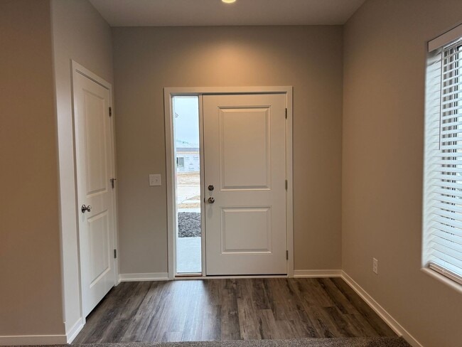 Building Photo - Walkout ranch townhome with 2 stall garage...