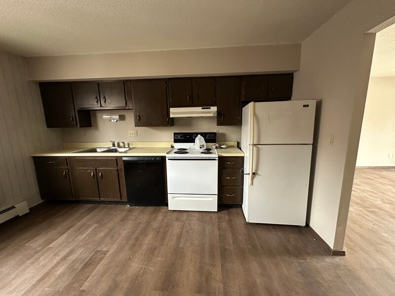 Building Photo - 711 Meadow Ln Ct