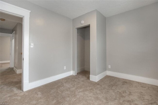 Building Photo - 5614 Drake Ave