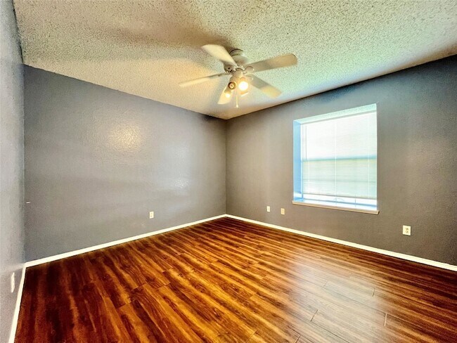 Building Photo - 2210 Green Mere Dr