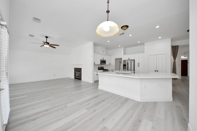 Building Photo - 10850 White Oak Point Ct