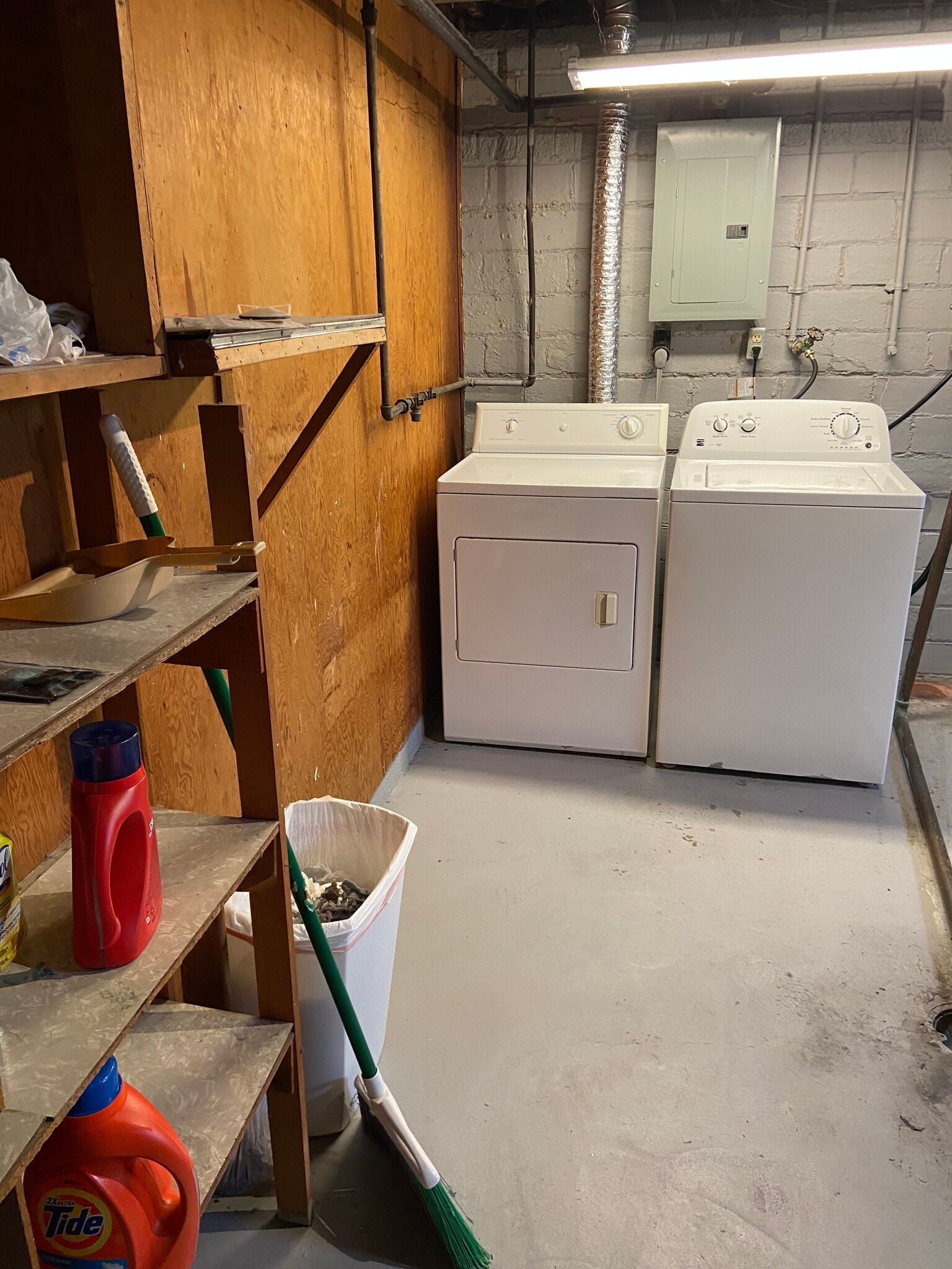 Washer and dryer furnished - 316 W 7th St