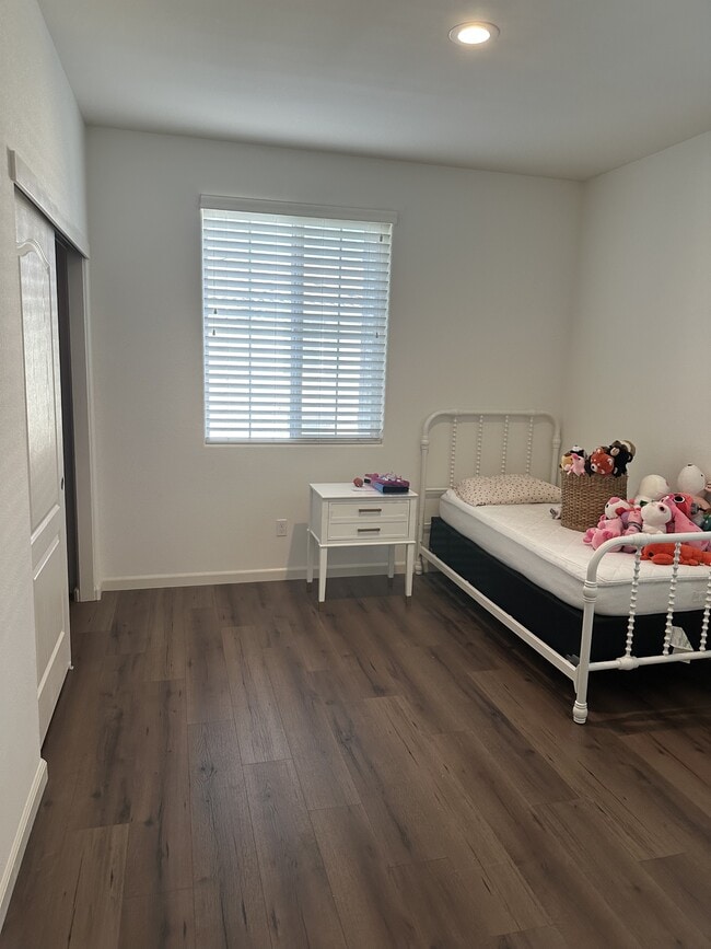 Building Photo - 4045 Neapolis Ln