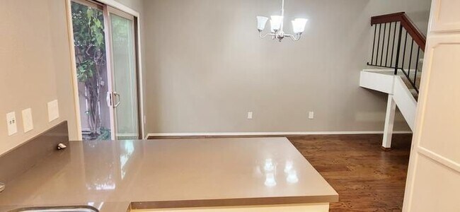 Building Photo - 6863 Alderwood Dr
