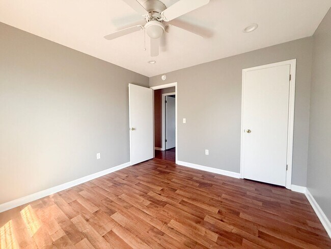 Building Photo - Pet-Friendly 3-Bedroom Home with Fenced Yard, Sun Room & Utilities Included
