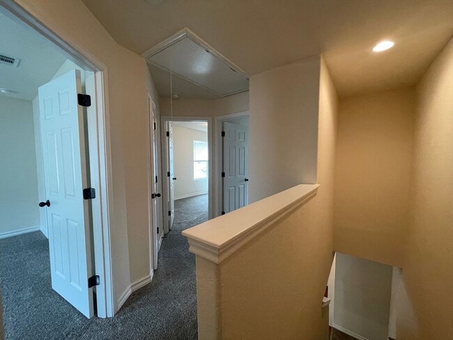 Building Photo - Townhome for rent