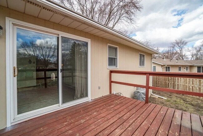 Building Photo - 3419 Gerrard Ave