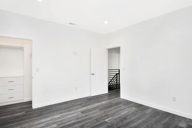 Building Photo - Newly Built 3Bed/3Bath Townhouse Available Now!