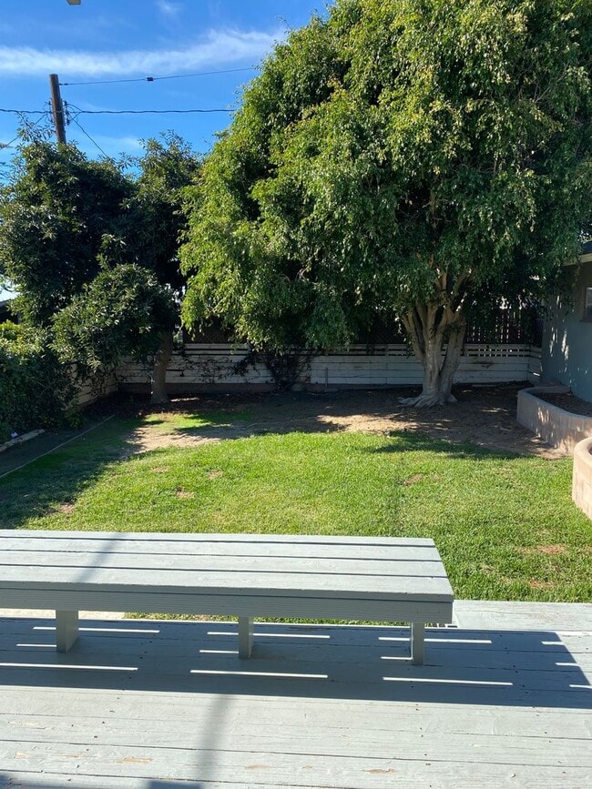 Building Photo - Beautiful Home in the Ventura Foothills
