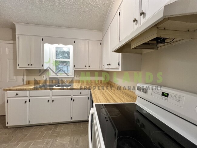 Building Photo - 204 S Cromwell St