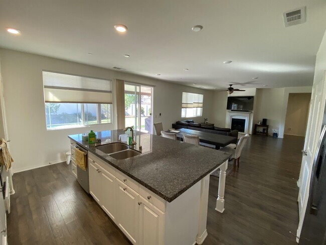 Building Photo - 29537 Glenneyre Way