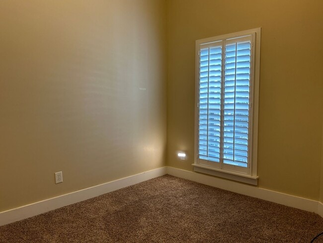 Building Photo - 122 Singapore Cir