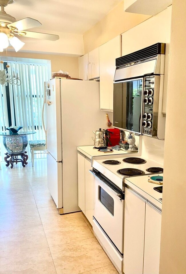 Building Photo - 3200 S Ocean Blvd