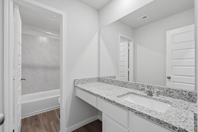 Building Photo - 2405 Bray Head Dr