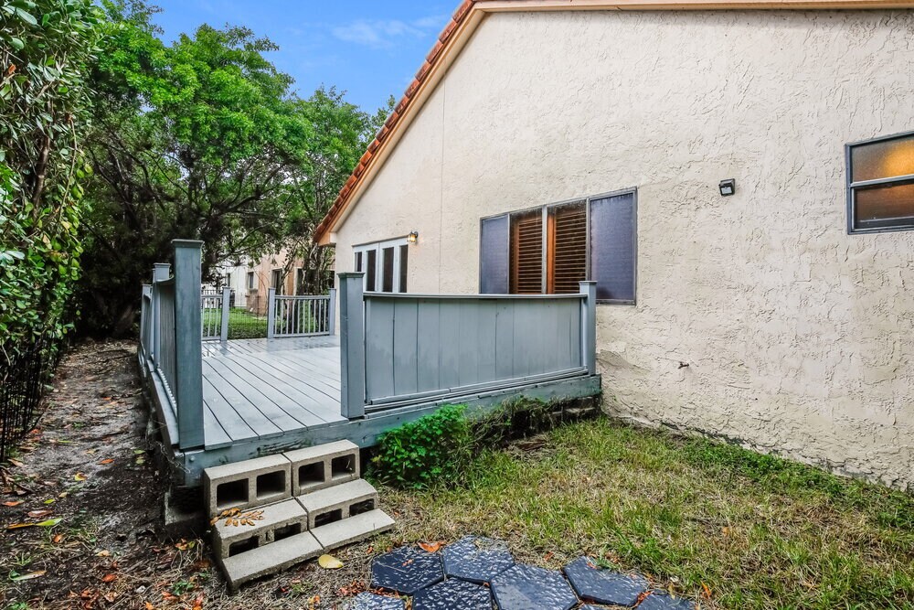 Building Photo - 575 NW 38th Ave