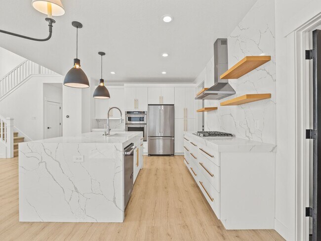 Building Photo - 5 Bed / 3.5 Bath Home in Saratoga Springs – Spacious Living Near Utah Lake