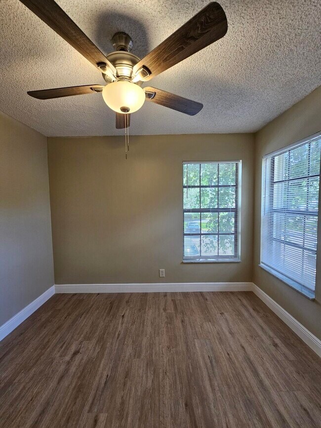 Building Photo - 2950 Olivewood Terrace