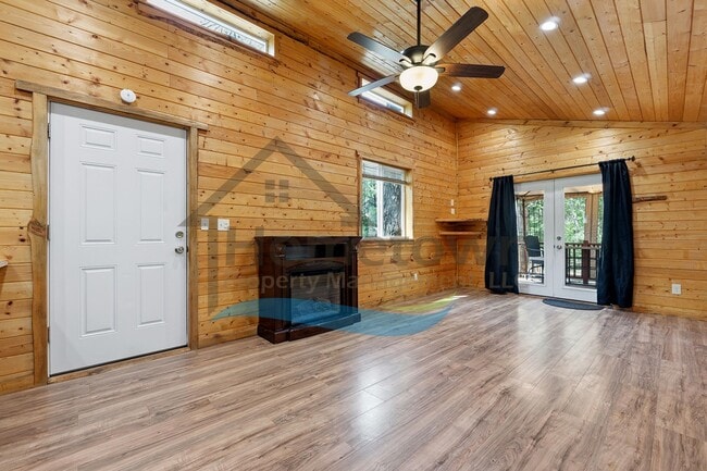 Building Photo - 1 Bedroom 1 Bath Cottage Style Studio Home with Off Street Parking Available in Sagle, Idaho!