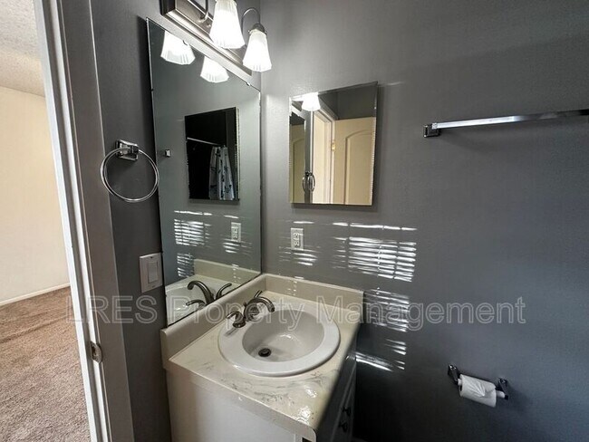 Building Photo - 2706 Graduate Ct