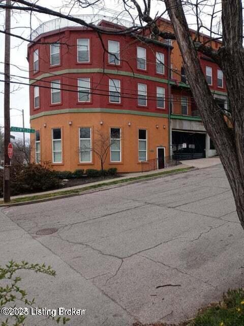 Building Photo - 2415 Brownsboro Rd
