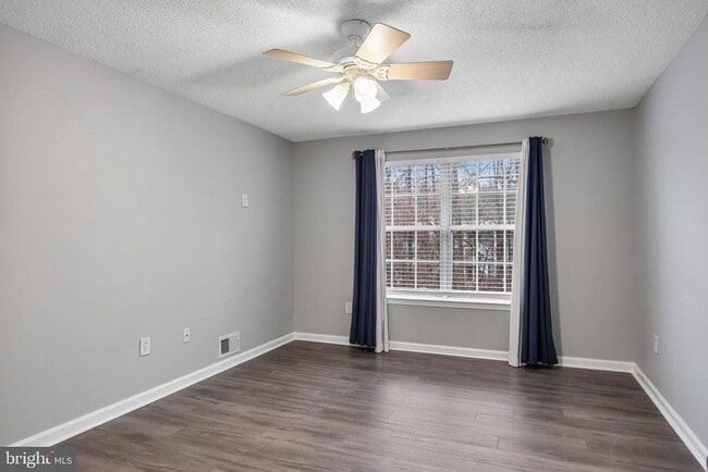 Building Photo - 98 Chambord Ct