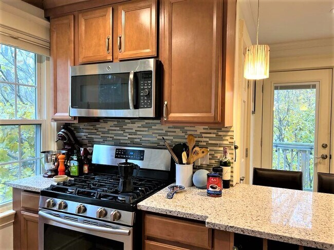 Building Photo - Boston Rental! A GREAT LOCATION to live in...