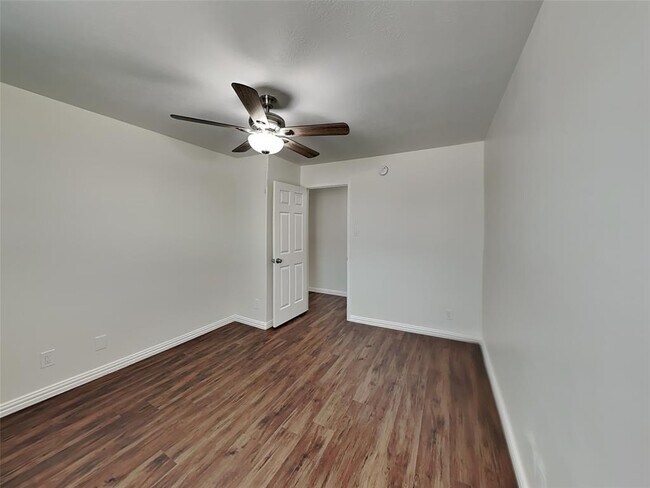 Building Photo - 6434 Tea Tree Dr