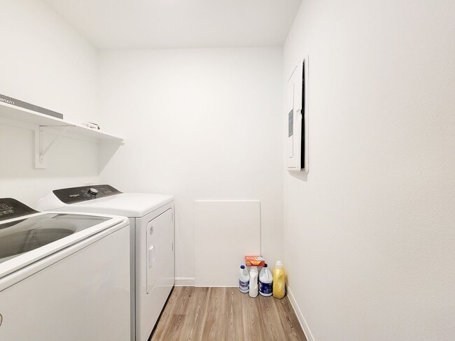 Building Photo - Ready to move in! The Granville floor plan...