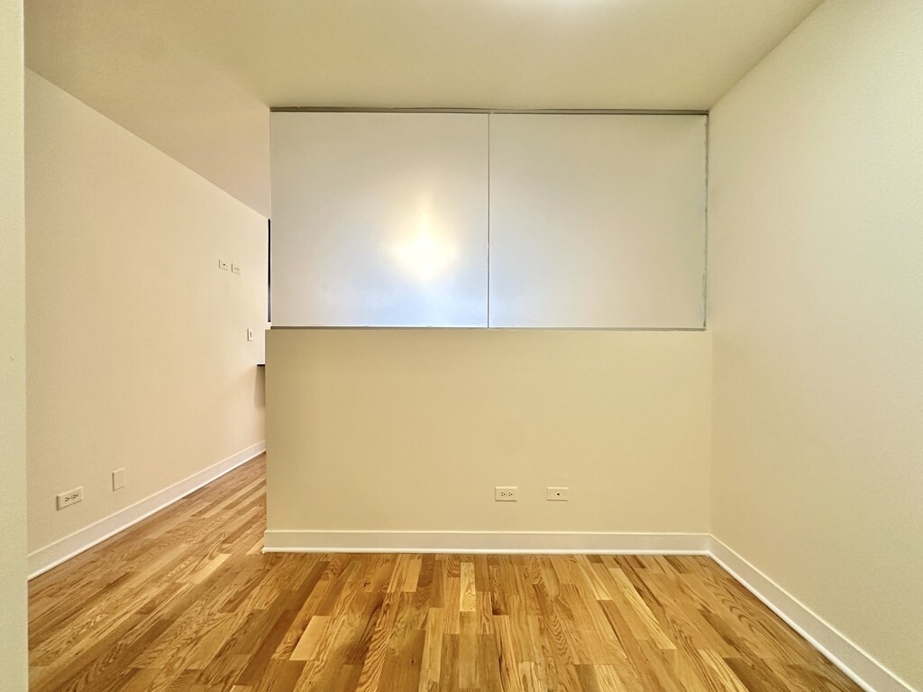 Building Photo - 650 W Wrightwood Ave